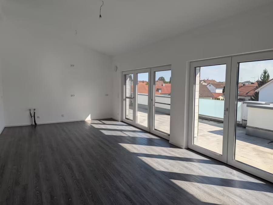 Neuwertiges Penthouse mit groĂźer Dachterrasse und Aufzug ! - Wohnen/Essen/Kochen (70054)