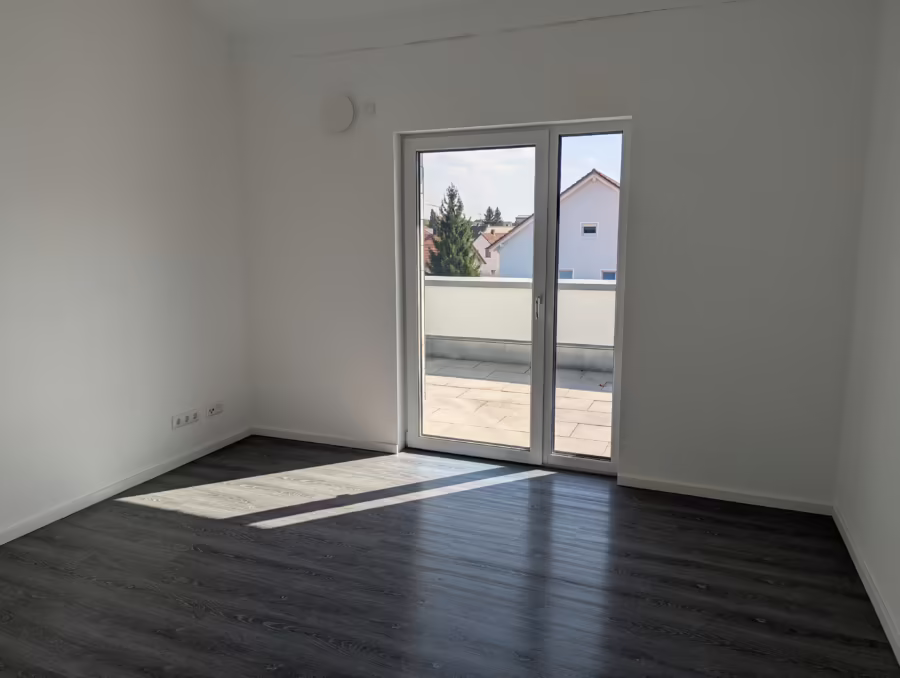 Neuwertiges Penthouse mit groĂźer Dachterrasse und Aufzug ! - Zimmer (70059)