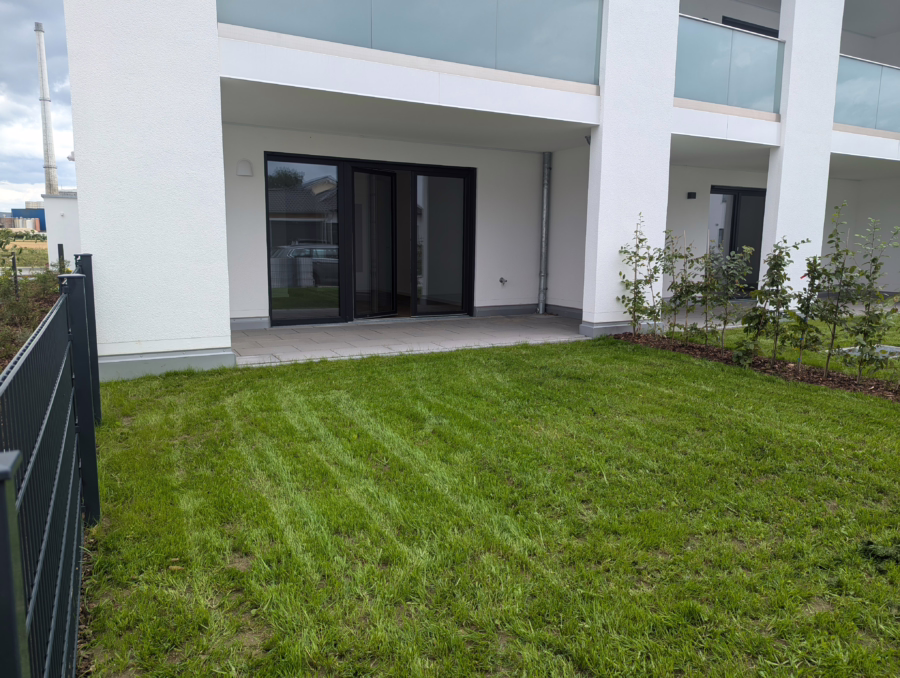 Moderne 4-Zimmer Erdgeschosswohnung (inkl. EBK) mit Terrasse und Garten! - Garten (64579)