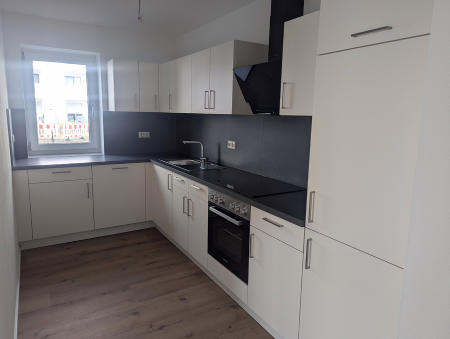 Moderne 4-Zimmer Erdgeschosswohnung (inkl. EBK) mit Terrasse und Garten! - Einbauküche (64583)