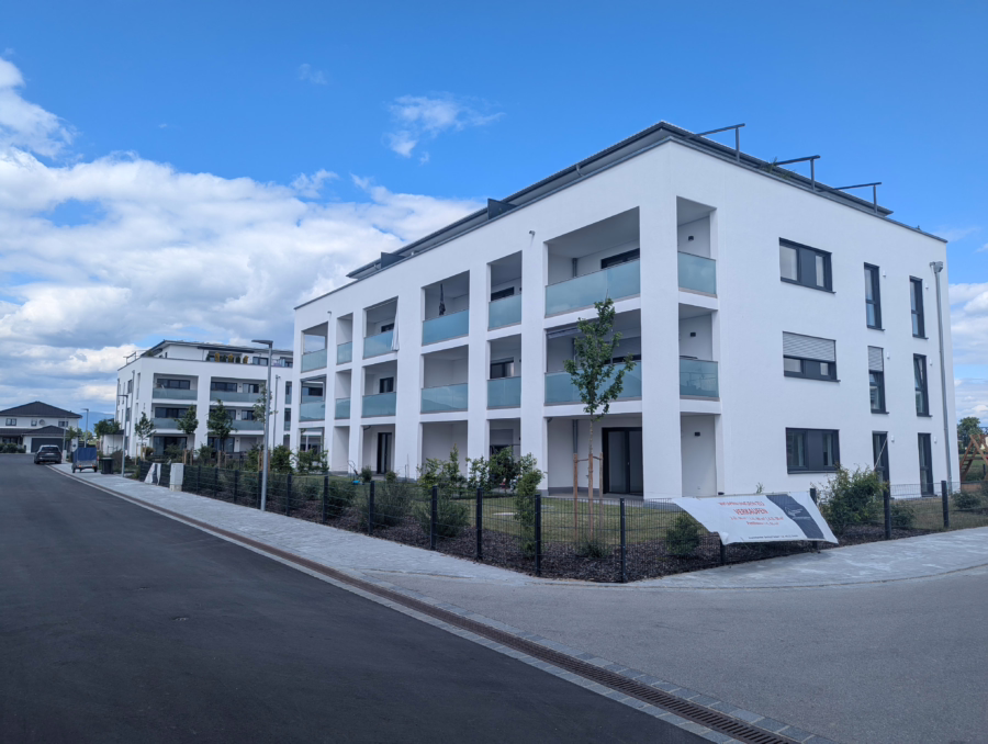 Moderne 3-Zimmer Erdgeschosswohnung (inkl. EBK) mit Terrasse und Garten! - Immobilie (64573)