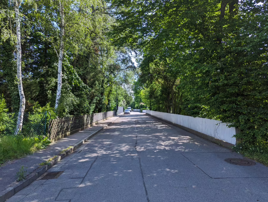 Wohnen in sehr beliebter Lage! BaugrundstĂĽck in familienfreundlicher Wohnsiedlung in Alburg - Nachbarbebauung (70136)