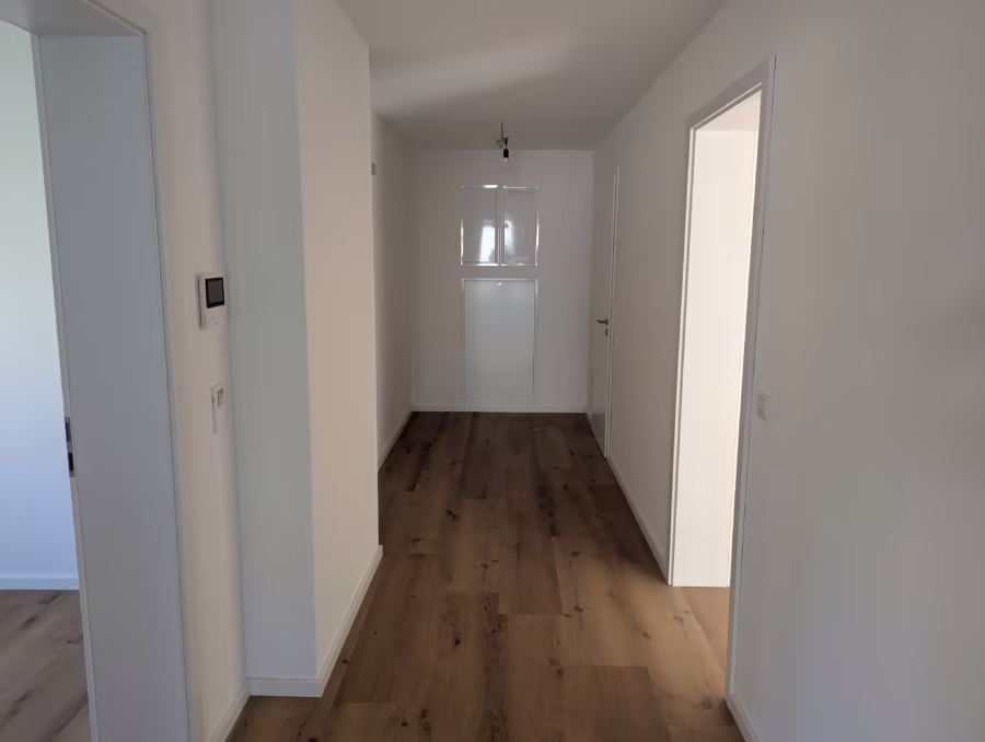 Wohltuende Wohnlage! Exklusive Neubauwohnung mit hochwertiger Ausstattung! - Flur (68451)
