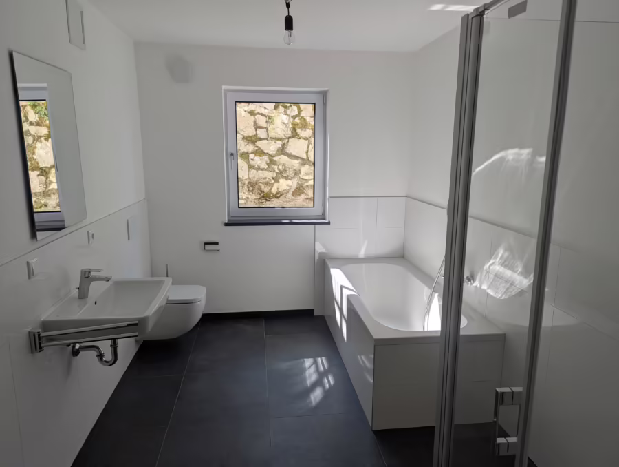 Wohltuende Wohnlage! Exklusive Neubauwohnung mit hochwertiger Ausstattung! - Bad / Dusche / Badewanne (68456)