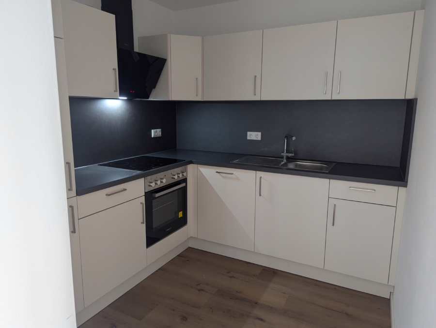 Moderne 2-Zimmer Erdgeschosswohnung (inkl. EBK) mit Terrasse und Garten! - Einbauküche (64563)