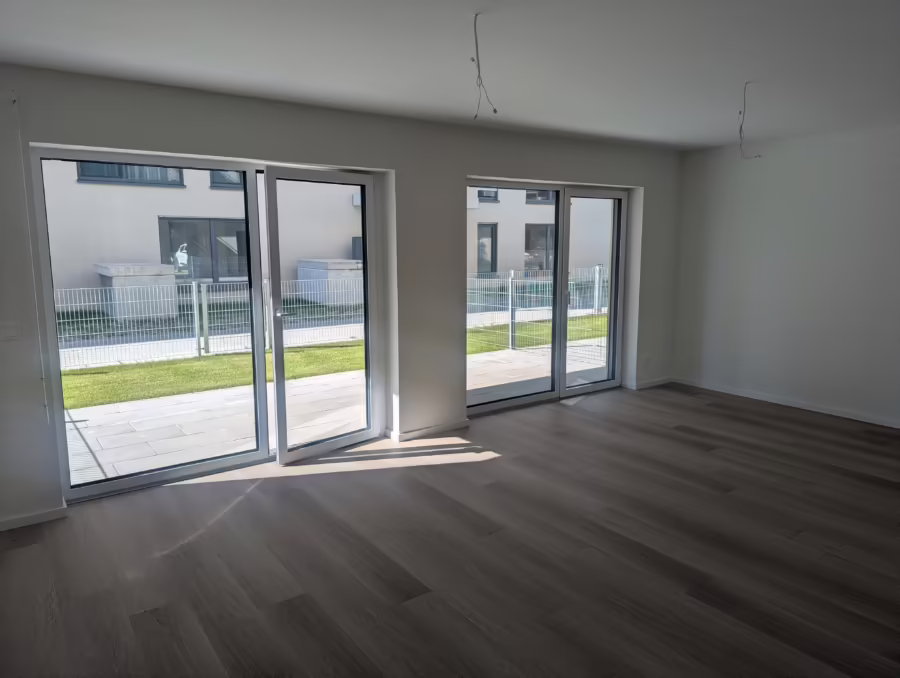 Ab sofort bezugsfertig! Neubauwohnung mit Garten in gefragter Lage naher der Innenstadt! - Wohnen/Essen/Kochen (70613)