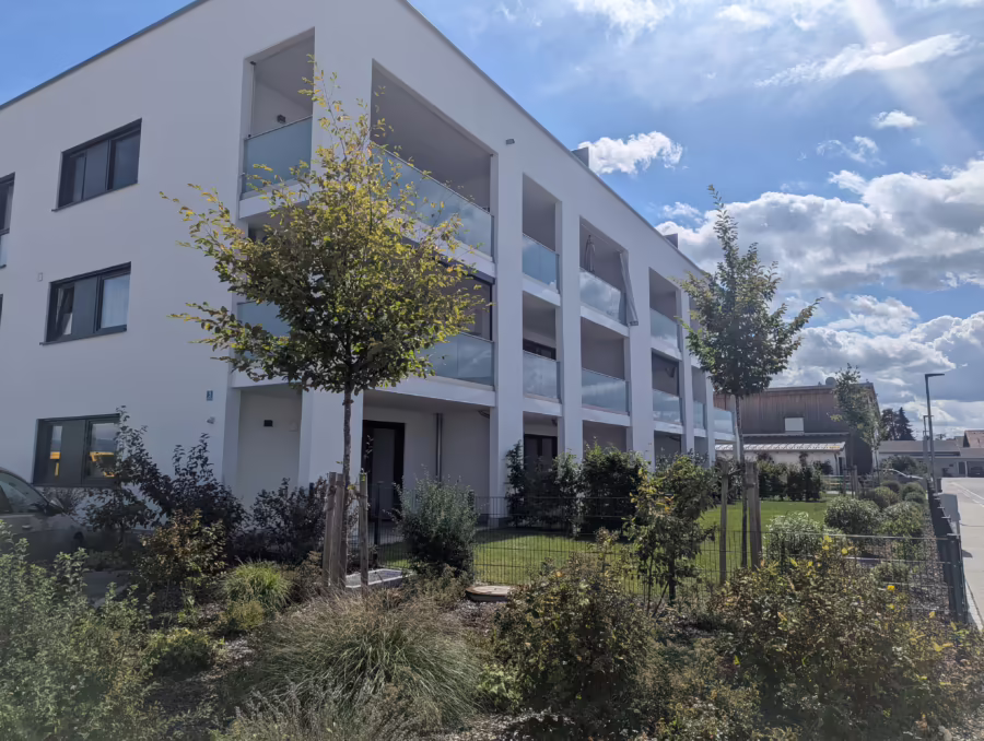 Ab sofort beziehbar! Moderne 2-Zimmer Erdgeschosswohnung (inkl. EBK) mit Terrasse - Immobilie (72211)