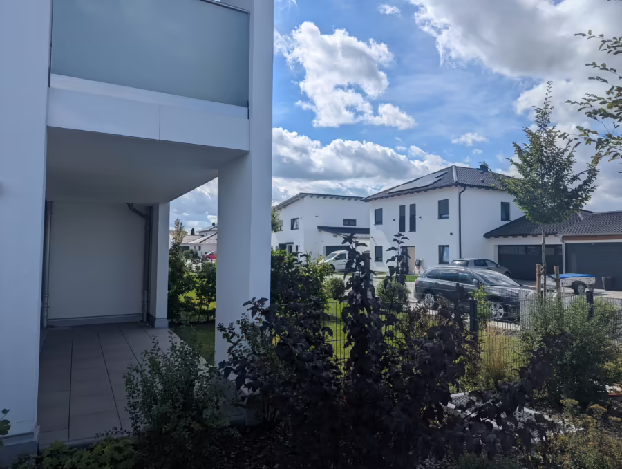 Ab sofort beziehbar! Moderne 2-Zimmer Erdgeschosswohnung (inkl. EBK) mit Terrasse - Immobilie (72212)