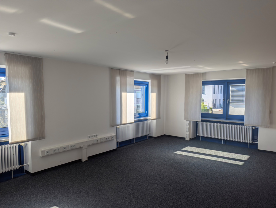 Boardinghouse, Mitarbeiterunterkunft ! Repräsentatives Wohn-/Bürogebäude in sehr guter Sichtlage! - PXL_20260423_070559741.MP (57328)