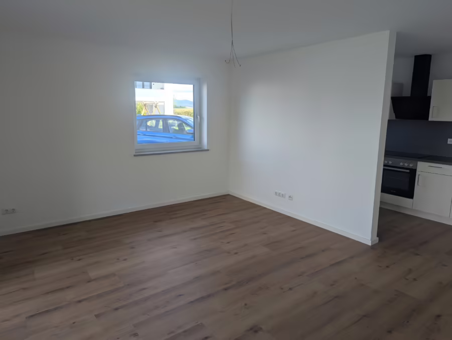 Moderne 4-Zimmer Erdgeschosswohnung (inkl. EBK) mit Terrasse und Garten! - Wohnen/Essen (72201)
