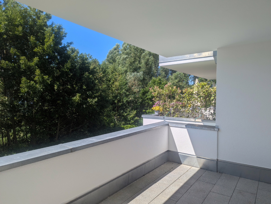 Neuwertige 3-Zimmer Wohnung mit großem Balkon ! - . (63775)