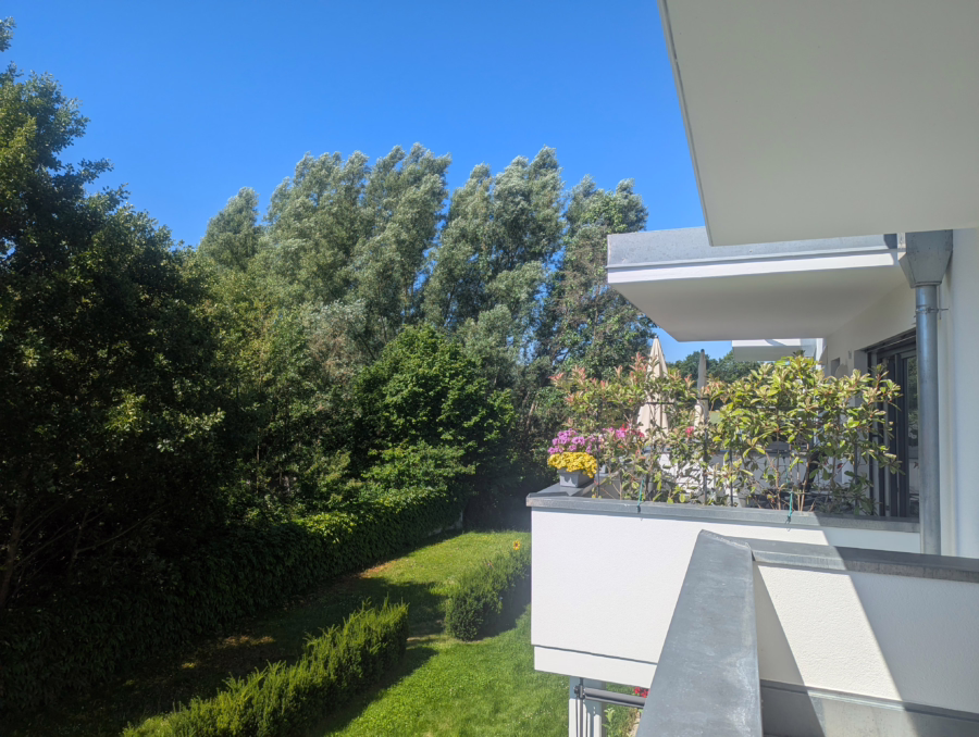 Neuwertige 3-Zimmer Wohnung mit großem Balkon ! - . (63774)