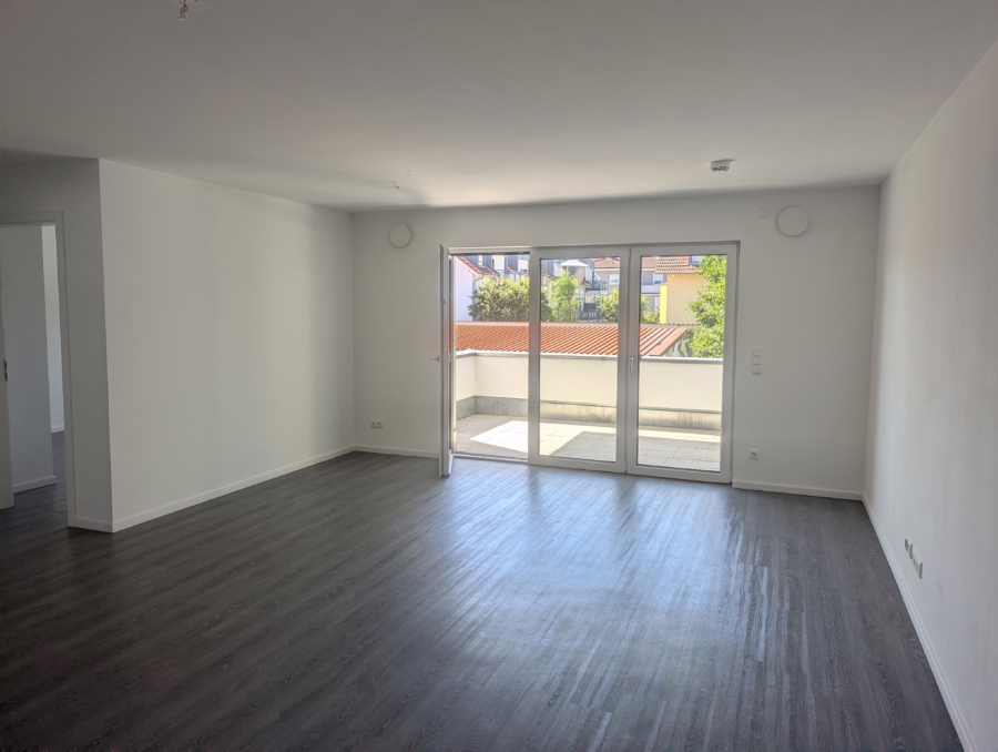 Neuwertige 3-Zimmer Wohnung mit großem Balkon ! - . (63776)