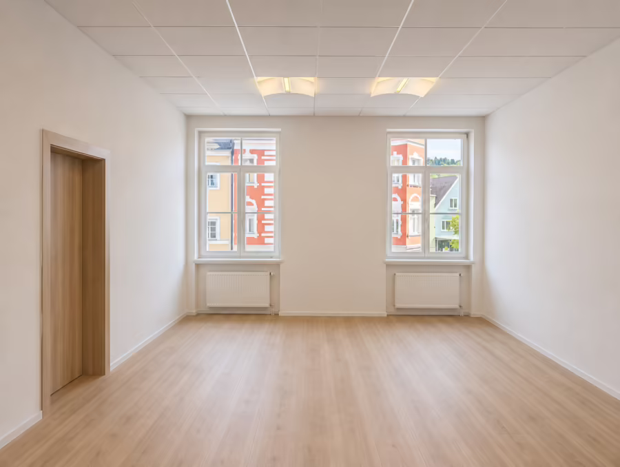 Als Anlage oder zur Selbstnutzung ! Bürogebäude mit großem Schaufenster in 1A Lage ! - Visualisierung (69827)