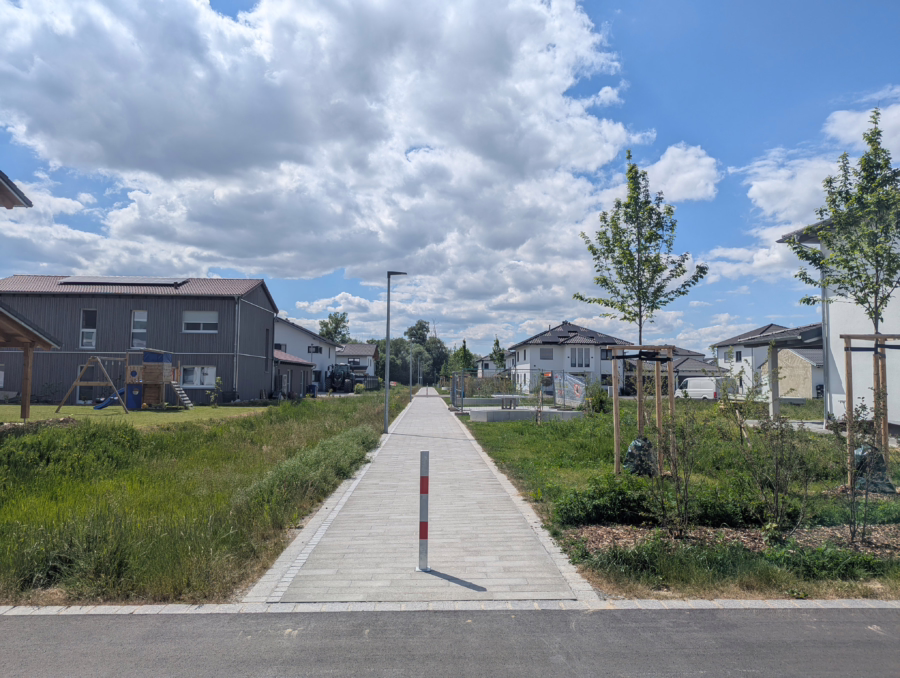 Ab sofort beziehbar! Barrierefreie 2-Zimmer Wohnung (inkl. EBK) mit Loggia in ruhiger Lage! - Nachbarbebauung (52360)