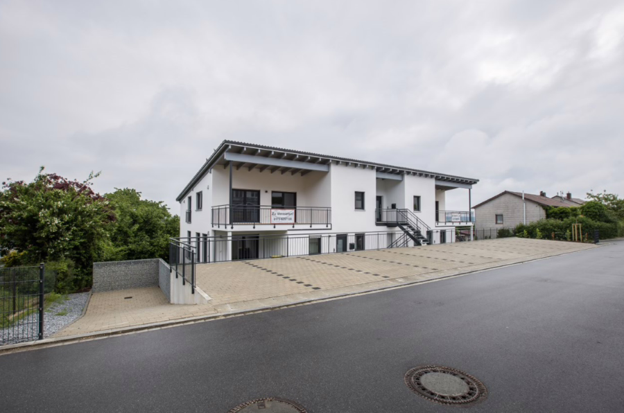 Vermietetes neuwertiges Mehrfamilienhaus mit vier WE zur Anlage! - Bild (50235)