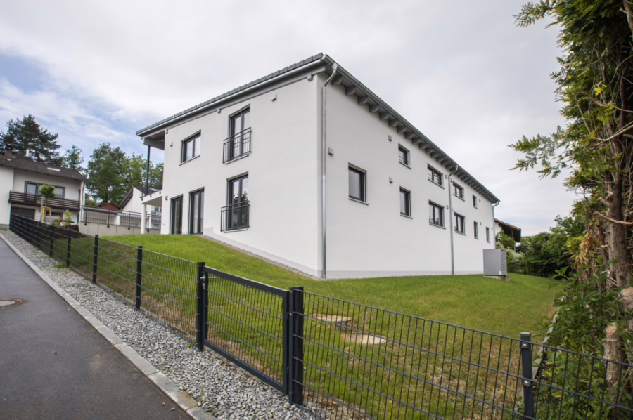 Vermietetes neuwertiges Mehrfamilienhaus mit vier WE zur Anlage! - Bild (50239)