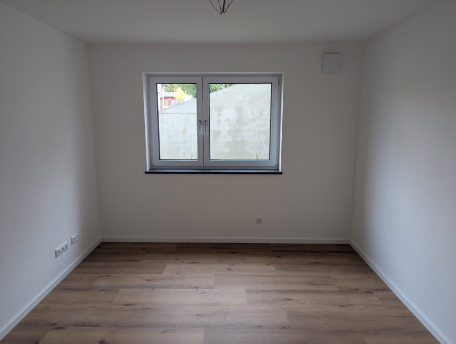 Ruhige Wohnlage! Großzügige Neubauwohnung mit überdachter Terrasse und Garten! - Bild (51973)