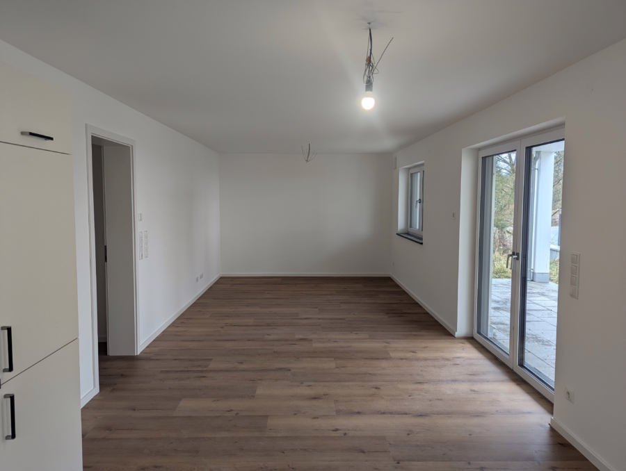 Ruhige Wohnlage! Großzügige Neubauwohnung mit überdachter Terrasse und Garten! - Bild (51970)