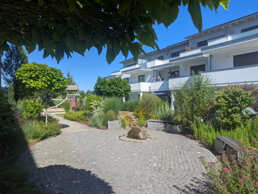 KFW 55 Effizienzhaus ! Neuwertige Gartenwohnung in ruhiger Lage ! - . (64729)