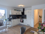 Wohnen/Essen/Kochen - Neubau 3-Zimmer Wohnung mit großem Balkon, EBK und Aufzug !
