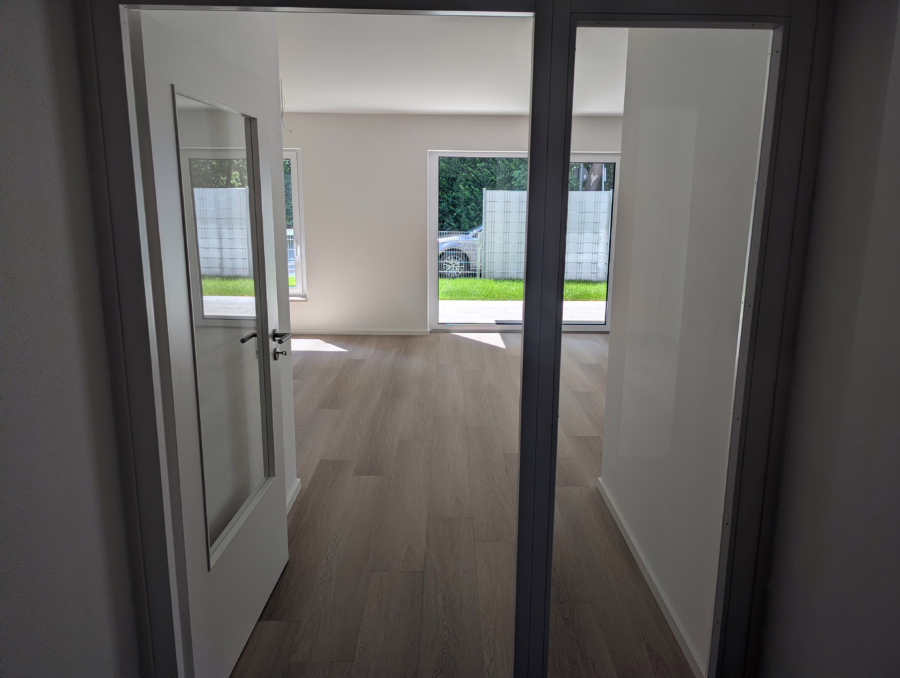 Neubauwohnung mit Garten, Einbauküche, Badewanne/Dusche nahe der Innenstadt! - Wohnen/Essen/Kochen (62496)
