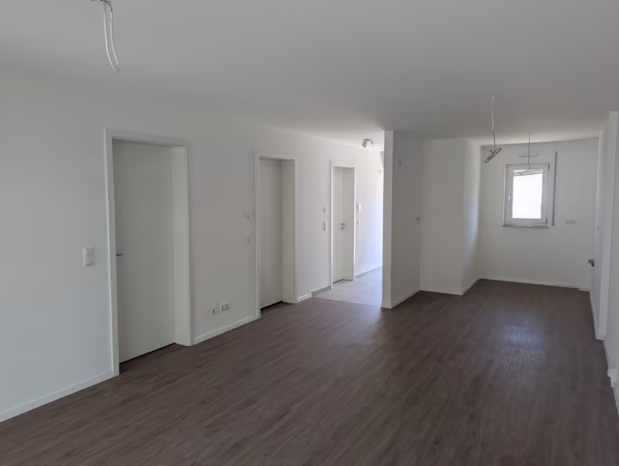 Neubauprojekt ! Zentrumsnahe und moderne 3-Zimmer Gartenwohnung! - Wohnzimmer (65969)