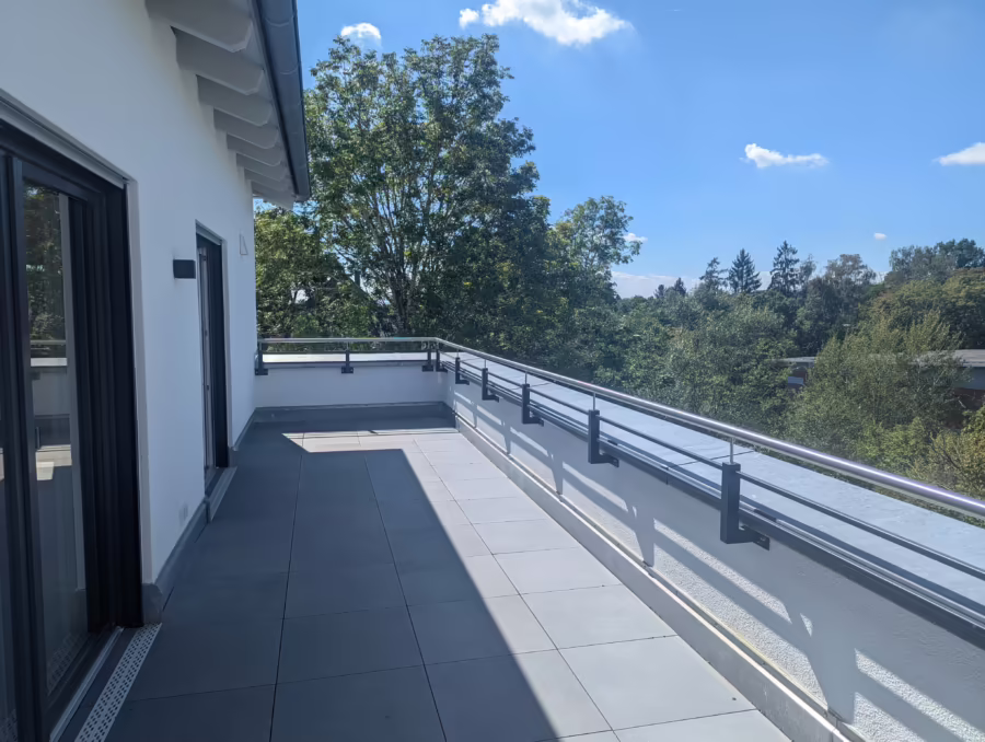 Neubau Penthouse mit groĂźer Dachterrasse und herrlichem Weitblick! - Dachterrasse (68500)