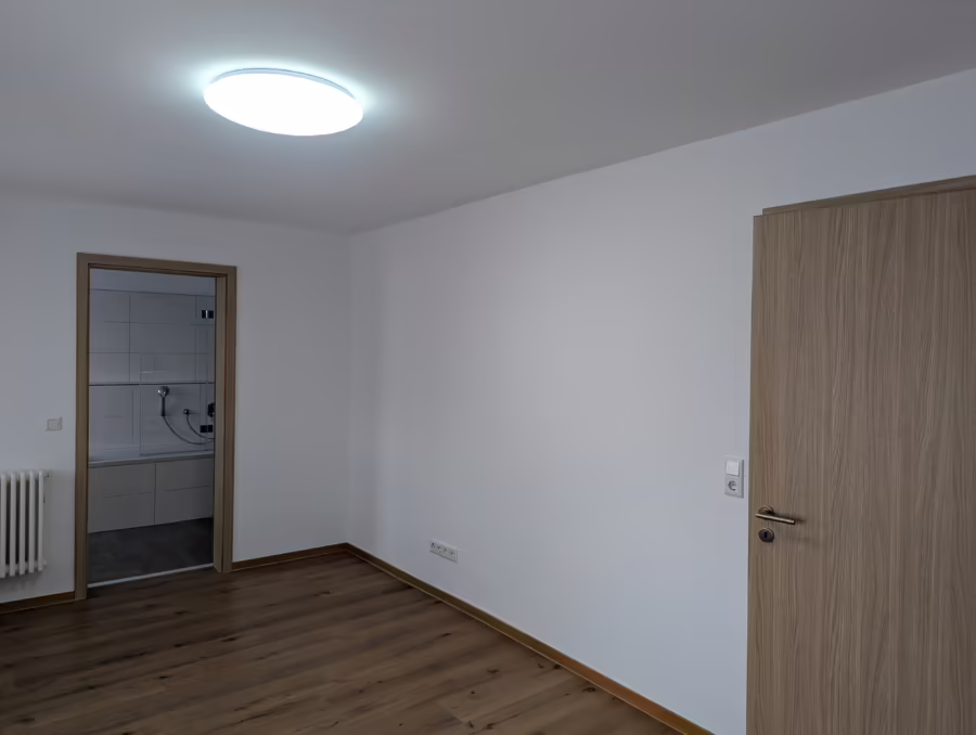 Ab sofort bezugsfertig – Moderne 2 Zimmer Wohnung mit SĂĽd Balkon im Luftkurort Mitterfels - Schlafzimmer (66947)