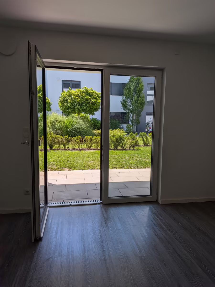 Ruhige Wohnlage! Neuwertige 2-Zimmer Gartenwohnung in ruhiger Lage! - . (66212)
