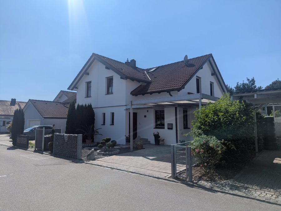 Ruhige Lage in Straubing/Ittling! Hochwertig erbaute und gepflegte Doppelhaushälfte mit Garten!, 94315 Straubing, Doppelhaushälfte