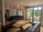 Wohnzimmer - Ruhige Lage in Straubing/Ittling! Hochwertig erbaute und gepflegte Doppelhaushälfte mit Garten!