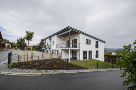 Neuwertige 3-Zimmer Wohnung mit großem Balkon in ruhiger Lage!, 94428 Eichendorf, Etagenwohnung