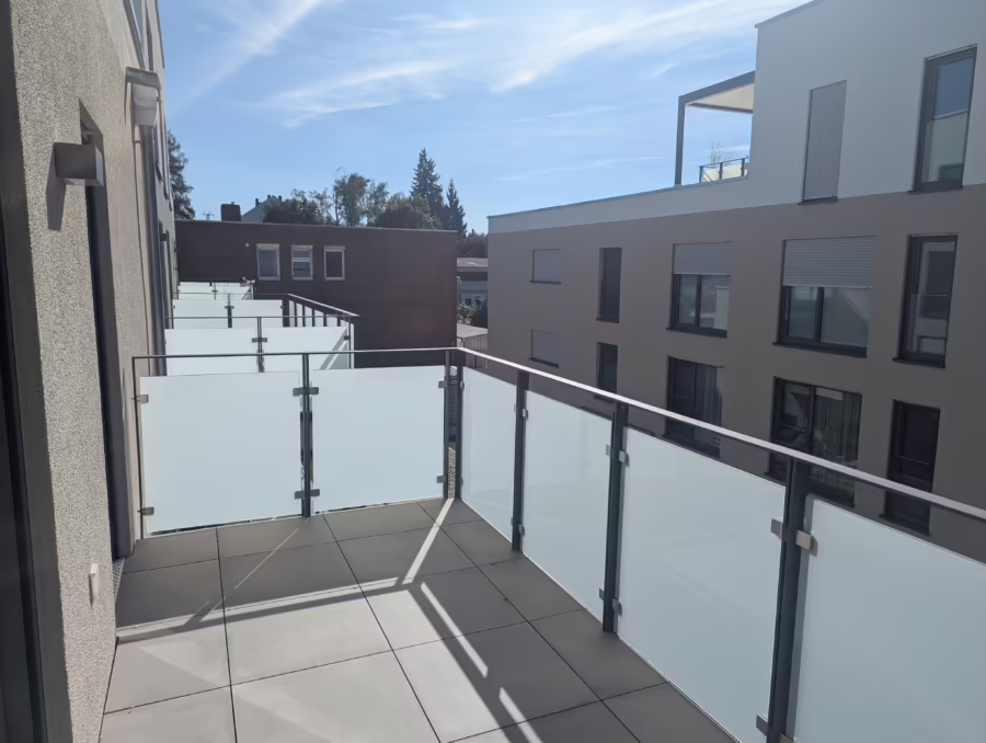 Neubauwohnung mit Balkon in gefragter Lage naher der Innenstadt! - Balkon (70670)