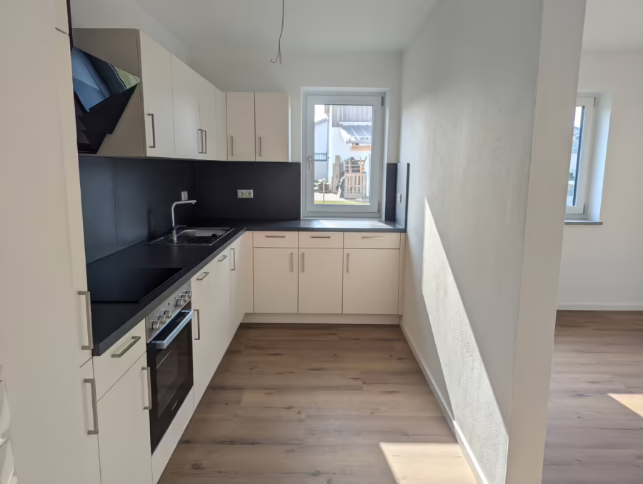 Ab sofort beziehbar! Moderne 3-Zimmer Erdgeschosswohnung (inkl. EBK) mit Terrasse - Einbauküche (72234)