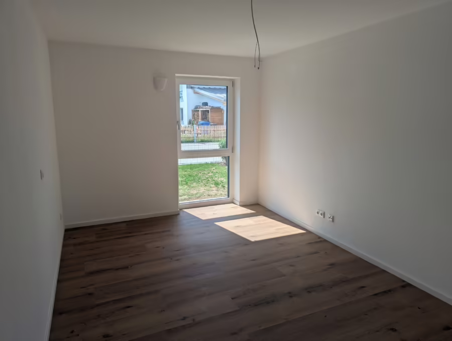 Ab sofort beziehbar! Moderne 3-Zimmer Erdgeschosswohnung (inkl. EBK) mit Terrasse - Zimmer (72238)