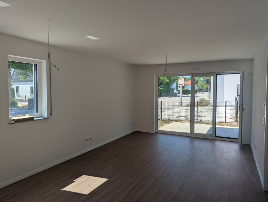 Neubauprojekt ! Zentrumsnahe und moderne 3-Zimmer Gartenwohnung! - Wohnzimmer (66761)