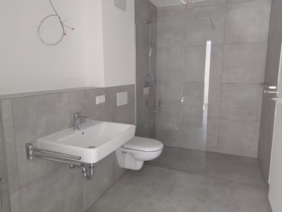 Neubauprojekt ! Zentrumsnahe und moderne 3-Zimmer Gartenwohnung! - Bad (66762)