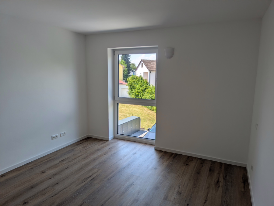 Barrierefreie Wohnung mit Aufzug und großem Balkon im Straubinger Westen ! - Schlafzimmer (62573)