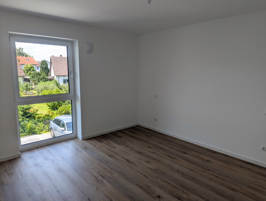 Barrierefreie Wohnung mit Aufzug und großem Balkon im Straubinger Westen ! - Schlafzimmer (62575)