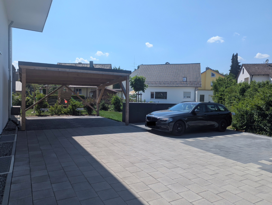Barrierefreie Wohnung mit Aufzug und großem Balkon im Straubinger Westen ! - Carportstellplatz (62581)