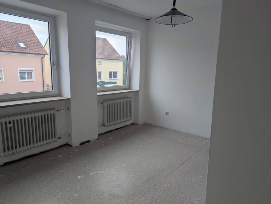 SanierungsbedĂĽrftiges Stadthaus mit 26 Zimmer oder Planung fĂĽr 18 Apartments - Immobilie (73255)