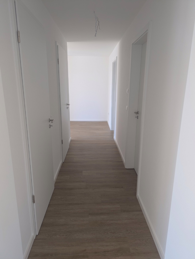 Ruhige Lage! Neubauwohnung mit Garten in Süd-West Ausrichtung! - Flur (58915)