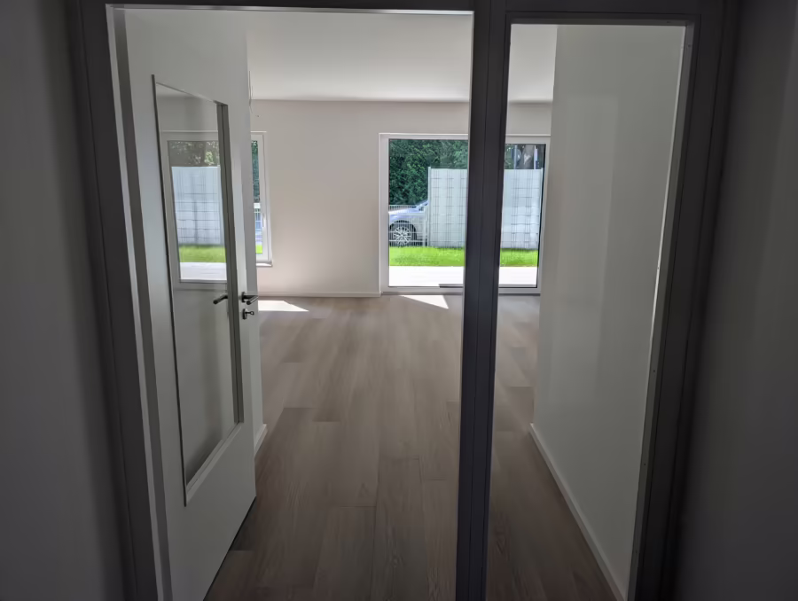 Neubauwohnung mit Garten, EinbaukĂĽche, Badewanne/Dusche nahe der Innenstadt! - Wohnen/Essen/Kochen (69663)