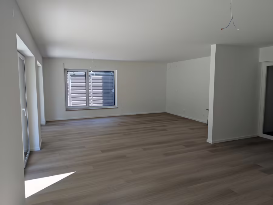 Neubauwohnung mit Garten, EinbaukĂĽche, Badewanne/Dusche nahe der Innenstadt! - Wohnen/Essen/Kochen (69662)