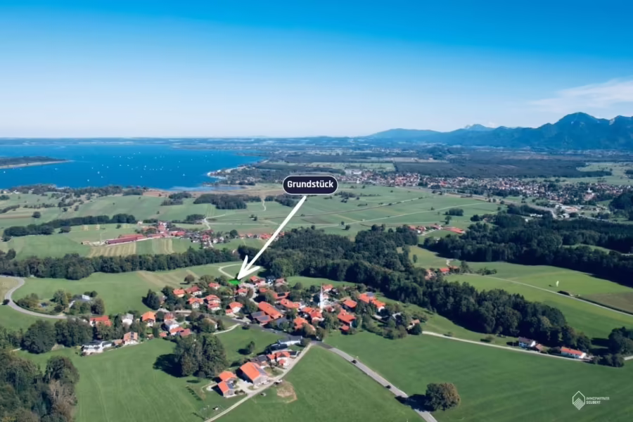 Provisionsfrei ! Großes Baugrundstück (auch teilbar) mit herrlichem Ausblick auf den Chiemsee - Luftbild (66834)