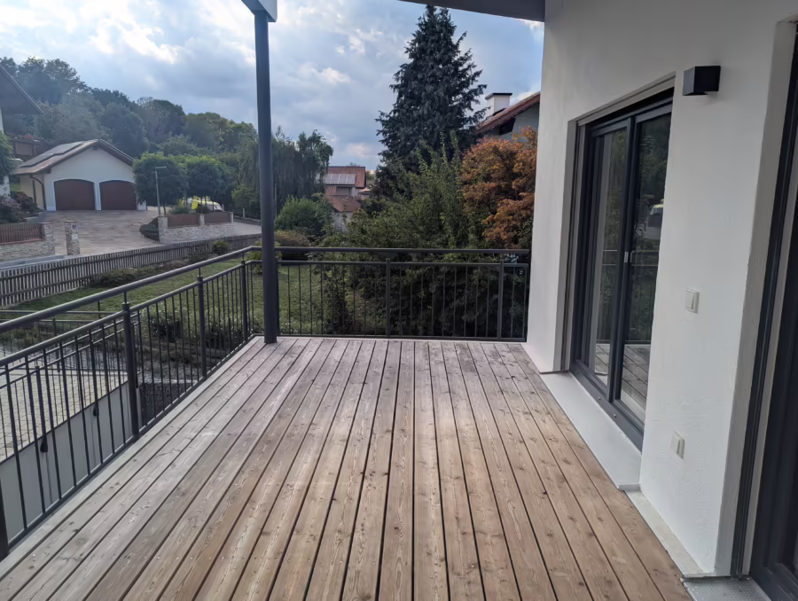 Moderne 3-Zimmer Wohnung mit groĂźem Balkon in ruhiger Lage! - Balkon (69635)
