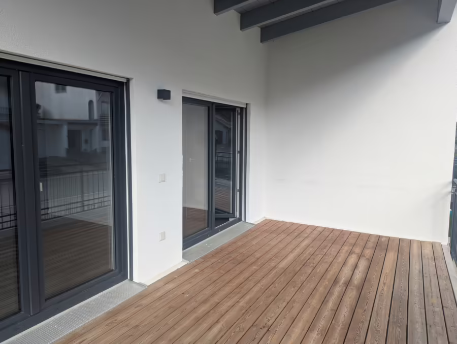 Moderne 3-Zimmer Wohnung mit groĂźem Balkon in ruhiger Lage! - Balkon (69633)
