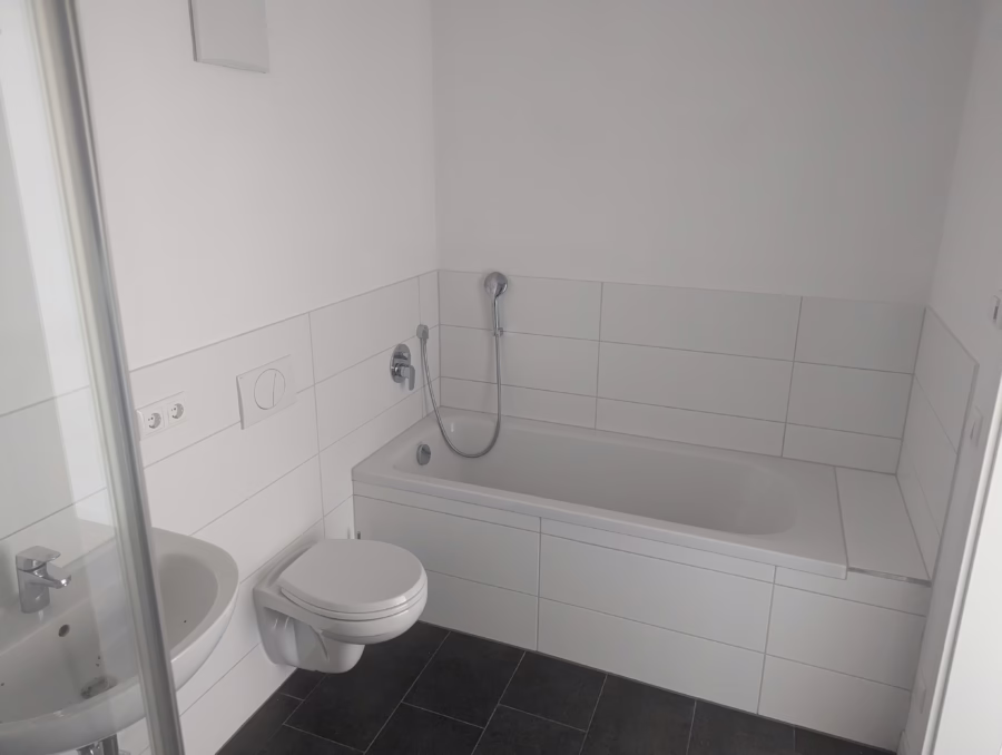 Modernes Mehrfamilienhaus mit 8 Wohneinheiten und Tiefgaragenstellplätzen in Straubing ! - Musterwohnung (65296)