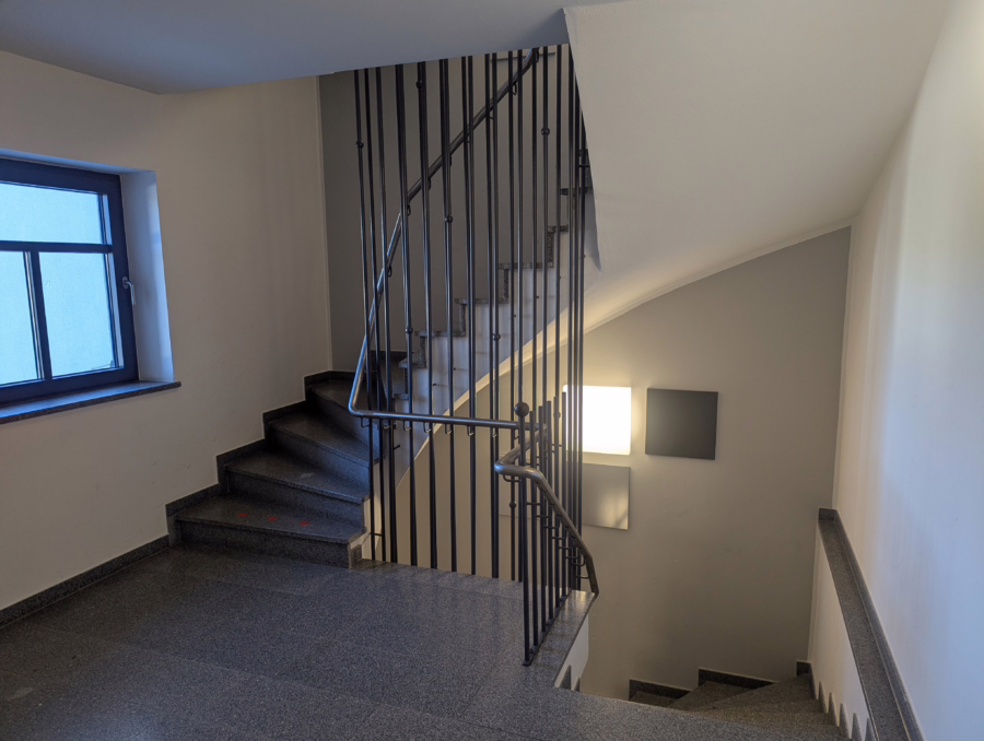 Repräsentatives Geschäfts-/Bürogebäude in sehr guter Sichtlage! - PXL_20260423_071018822.MP (57359)